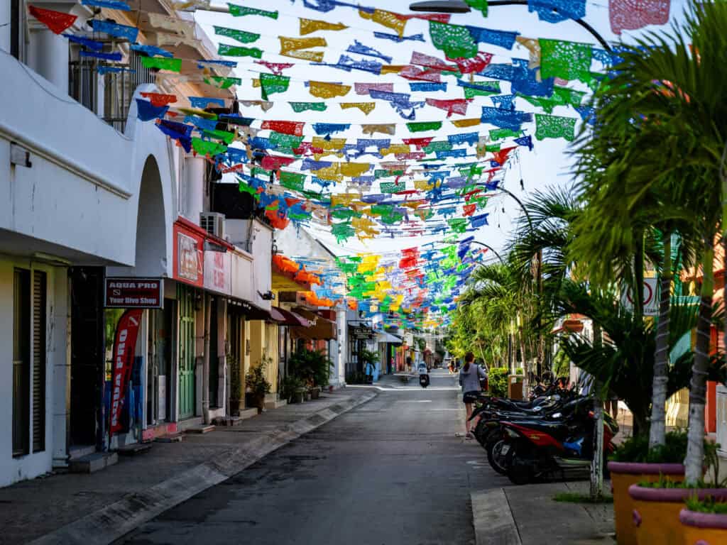Is Cozumel Safe to walk alone?
