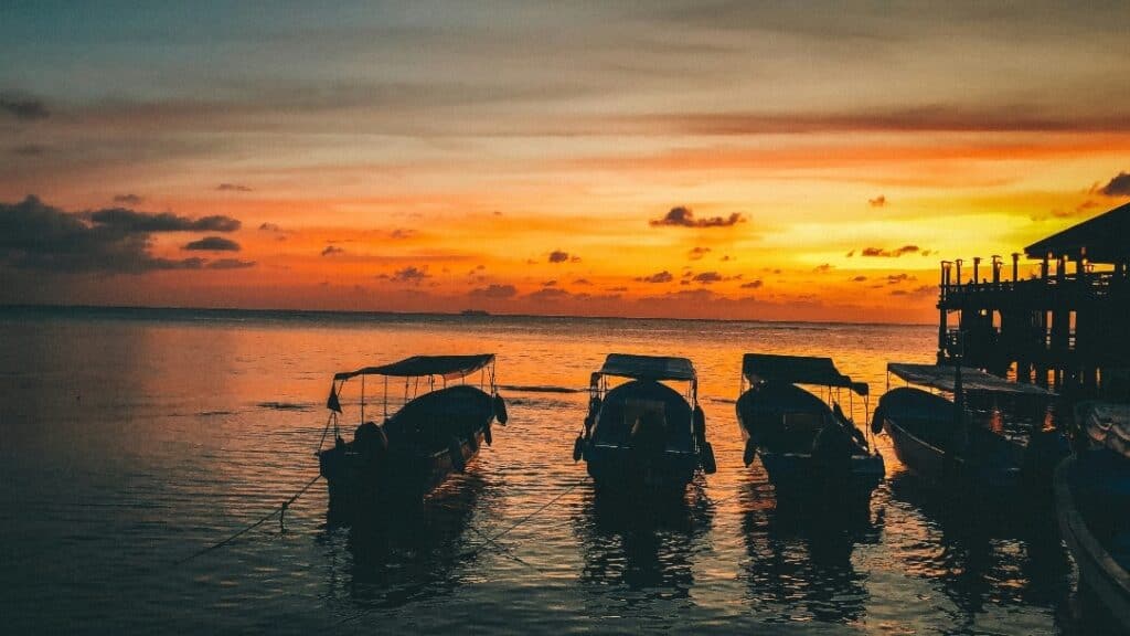 Is Roatan Safe? Sunset in the beach