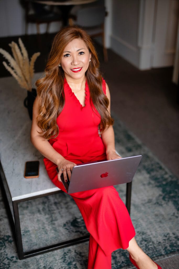 Lorie Neuberger-Castillo - Diving Escapades