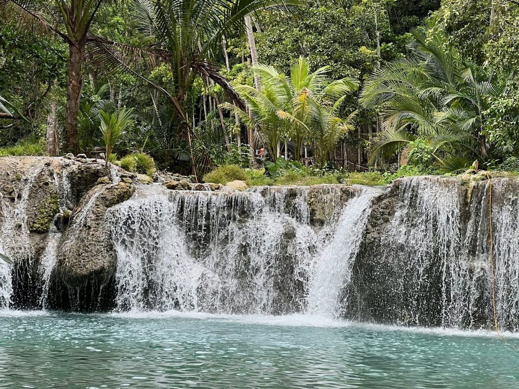 Cambugahay Falls in Siquijor.