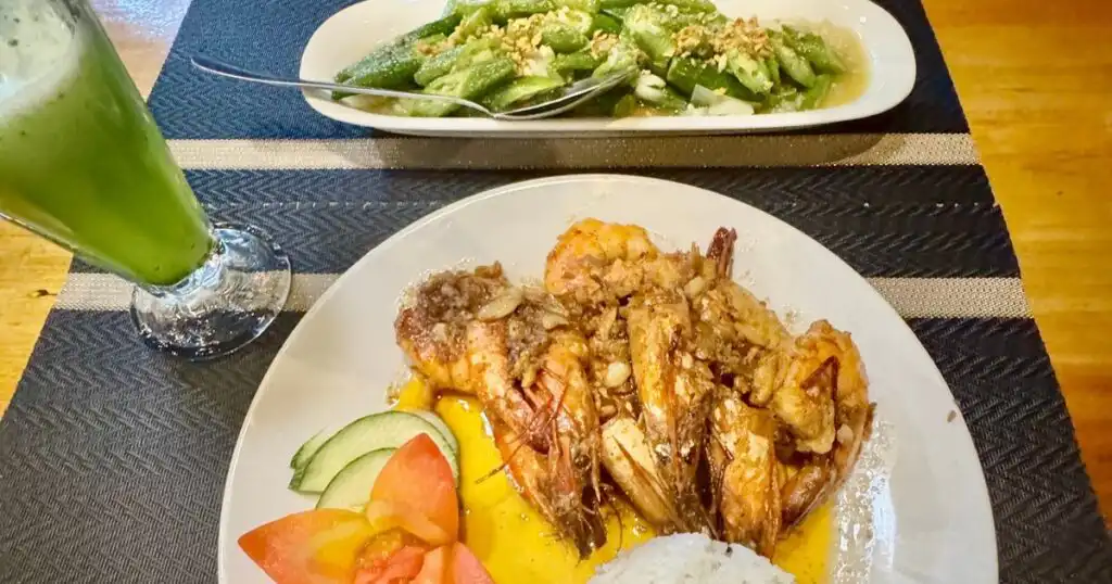 Garlic prawns from Angel Wish restaurant if you're looking for where to eat in Siquijor
